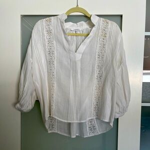 Frame Cali lace blouse. Bohemian v neck. 3/4 sleeve. pullover style. Sze s white